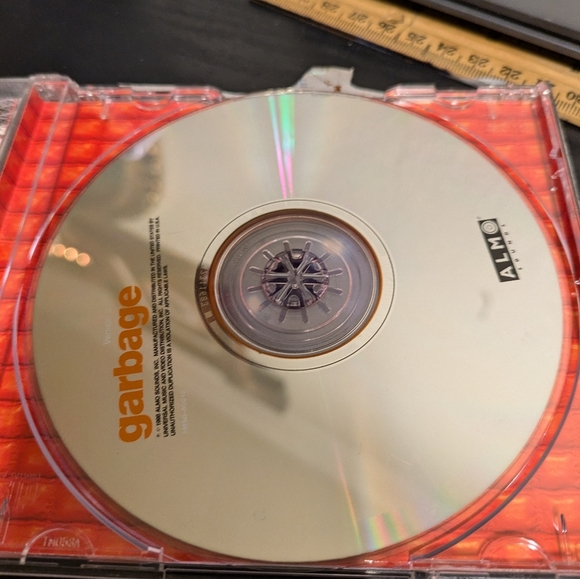 Garage Version 2.0 CD - Red - Picture 5 of 6